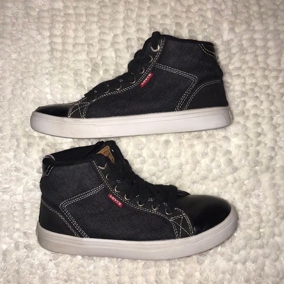 levi mid top shoes